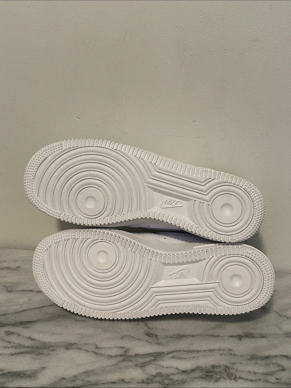 Nike Air Force 1 White Leather Low-Top Sneakers size 9 NWOB